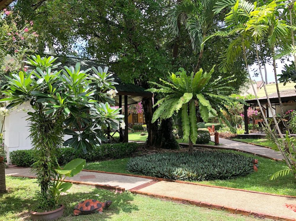 Eden Resort & Villas Phuket Patong Exterior photo