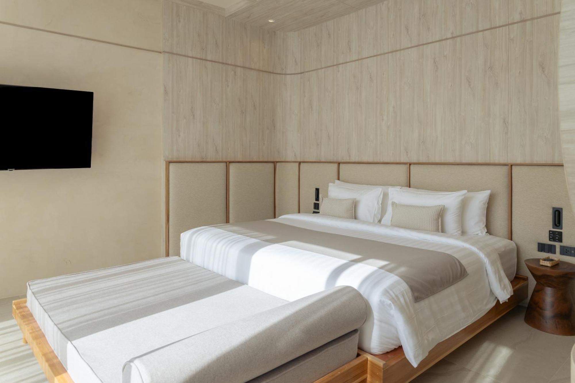 Eden Resort & Villas Phuket Patong Exterior photo